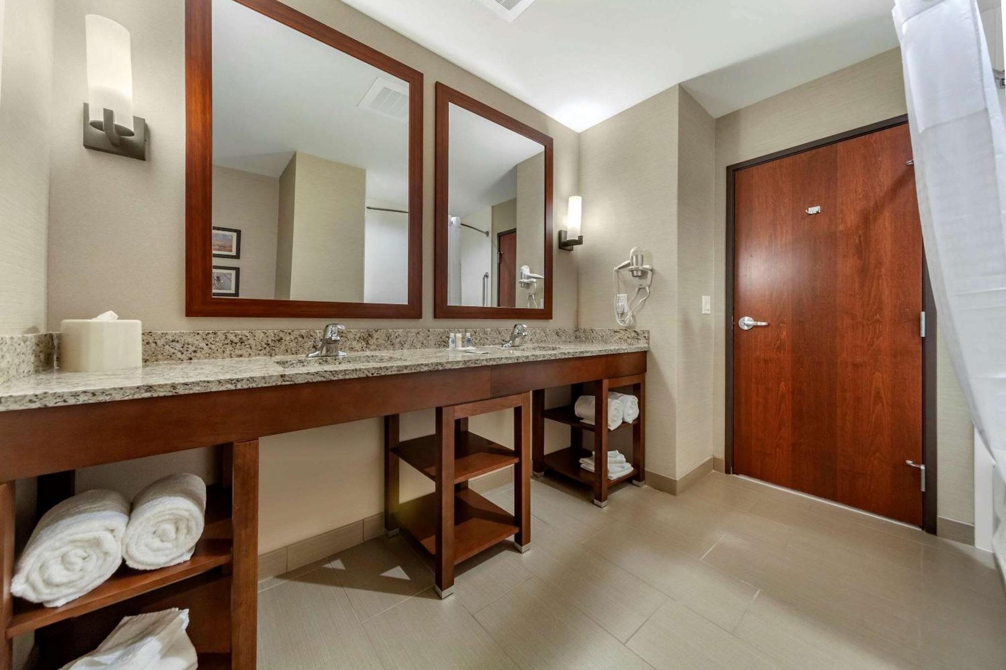 גראנד איילנד Comfort Suites מראה חיצוני תמונה